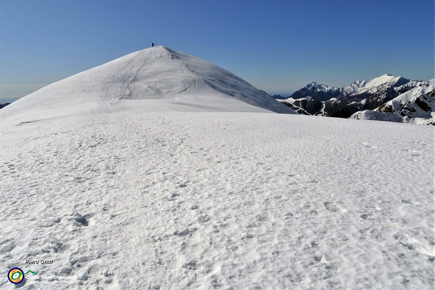 32 Sul crinale per cima Avaro fischia il vento!.JPG -                                